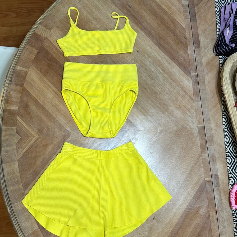 Tiger Friday LOT sale!   Dance set!  4pcs
